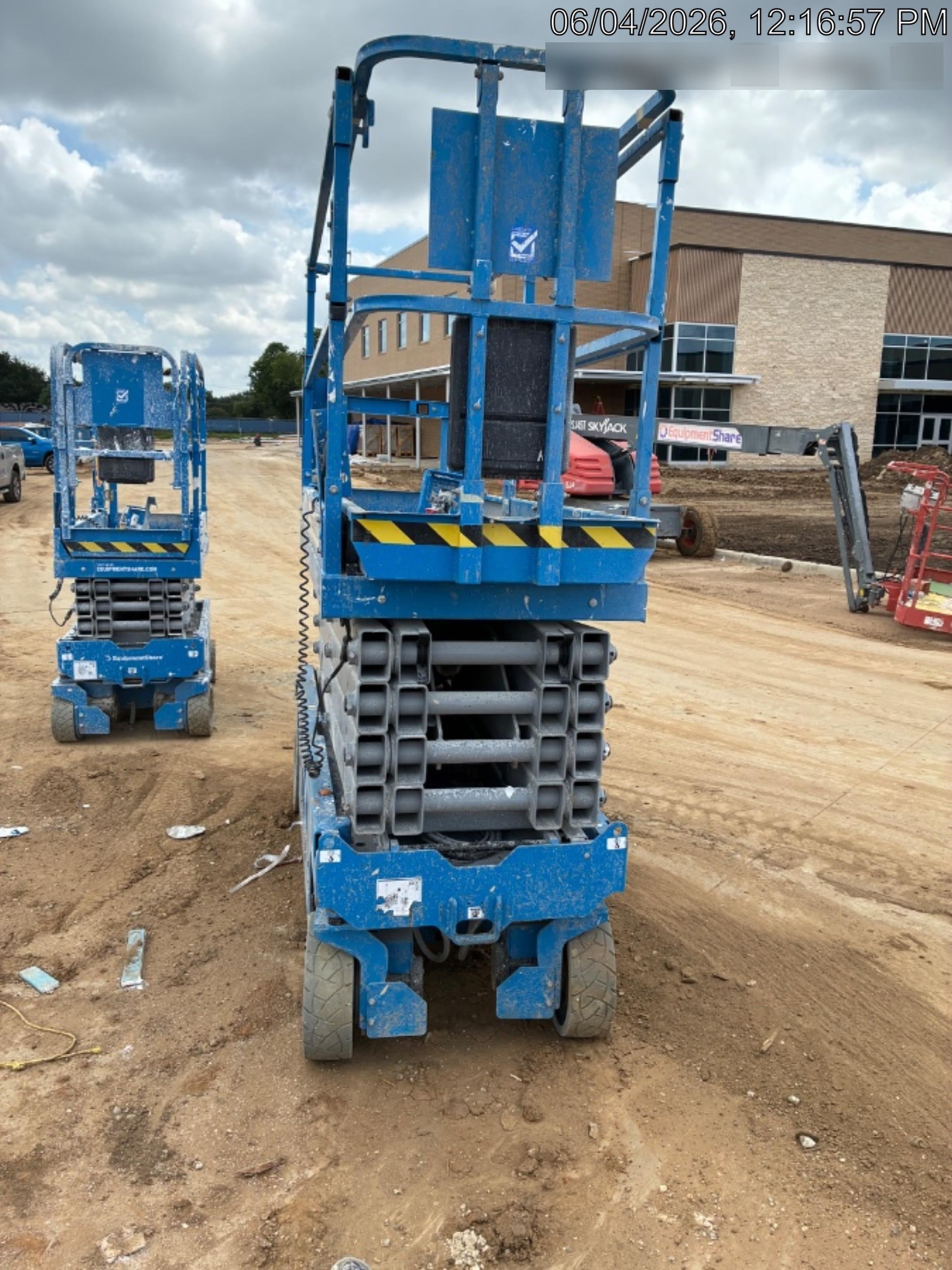 2023 GENIE GS-3232