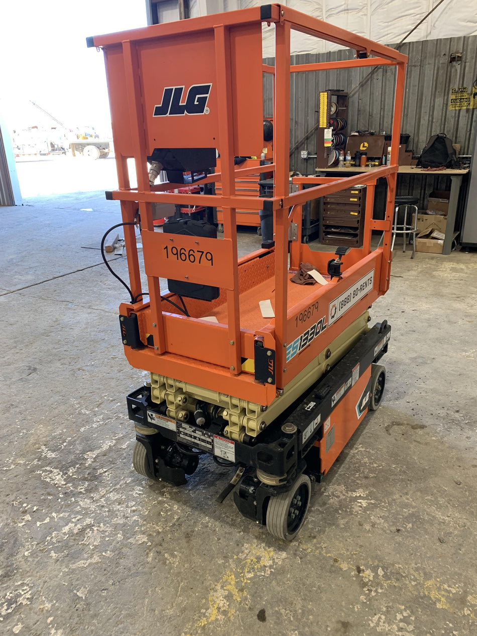 2021 JLG ES1330L