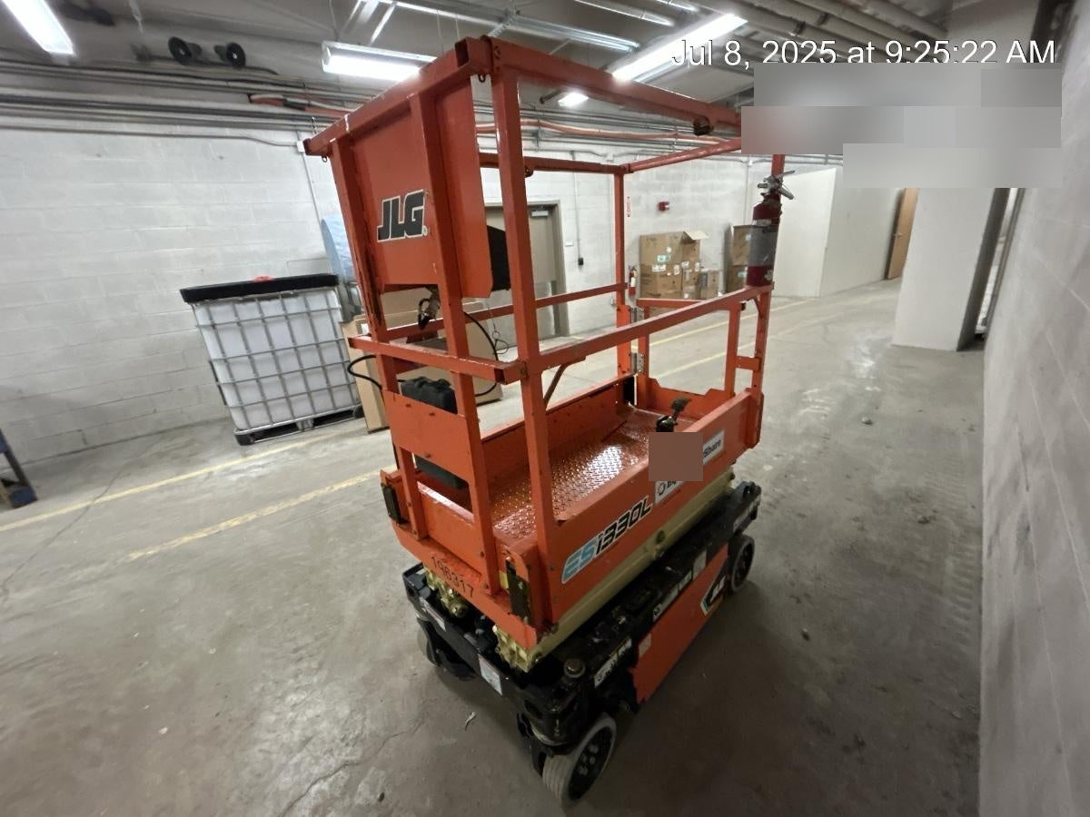 2021 JLG ES1330L