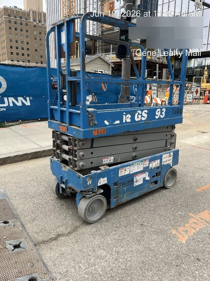 2018 Genie GS-1930 Genie GS-1930 Lift w/Fixed Rail and Chain Entry