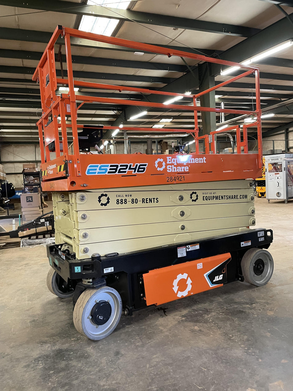2022 JLG ES3246