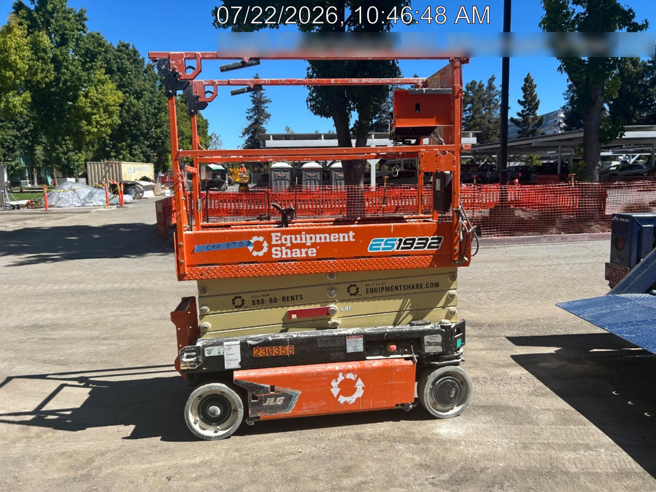 2022 JLG ES1932