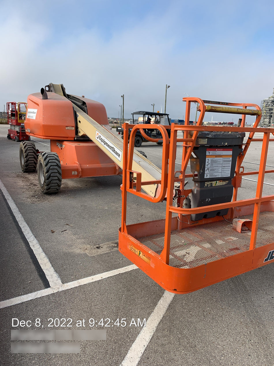 2019 JLG 400S