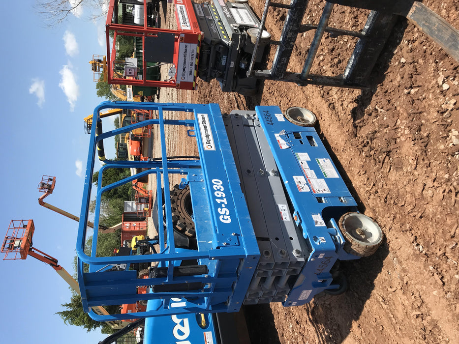 2019 Genie GS-1930 Fixed rails with chain Entry