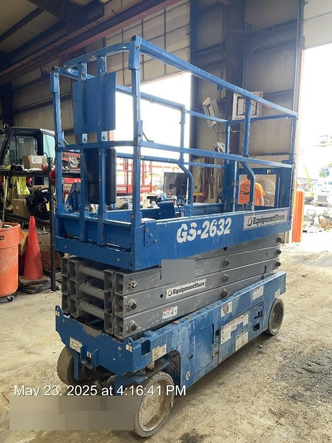 2020 Genie GS-2632 Solid NM Tires, Folding Rails with half-height swing gate, Beacon