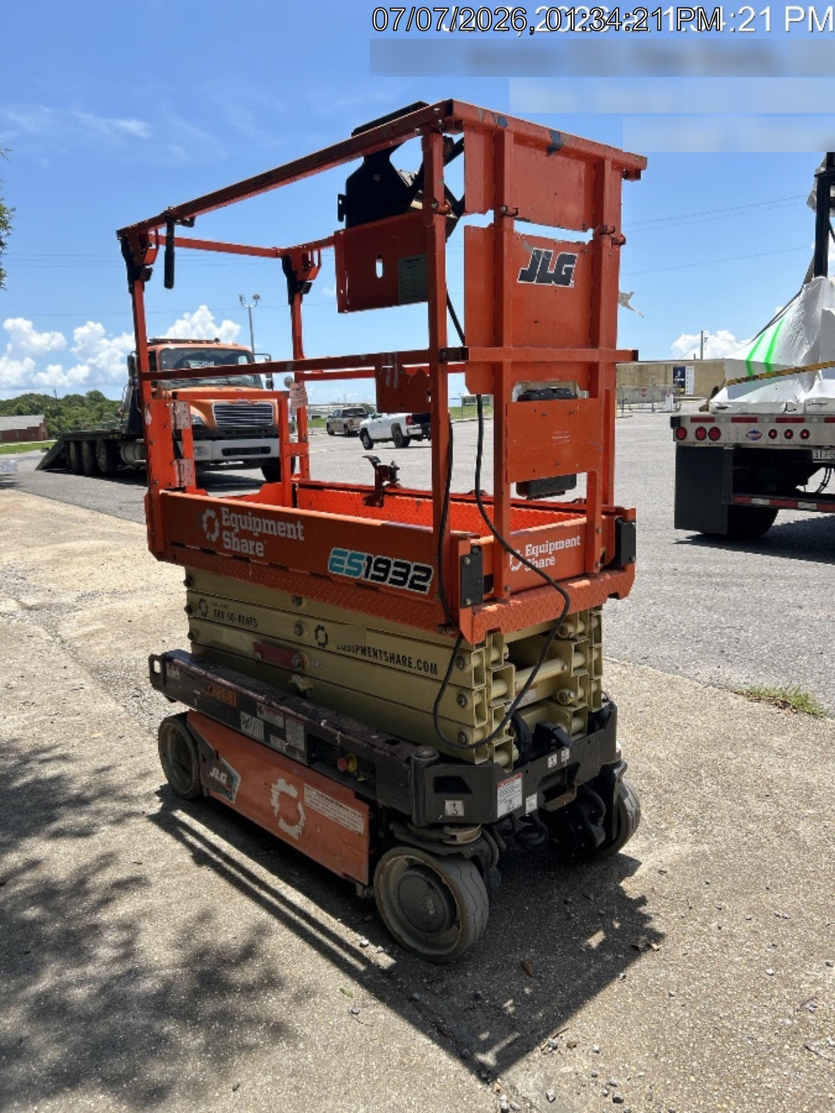 2024 JLG ES1932