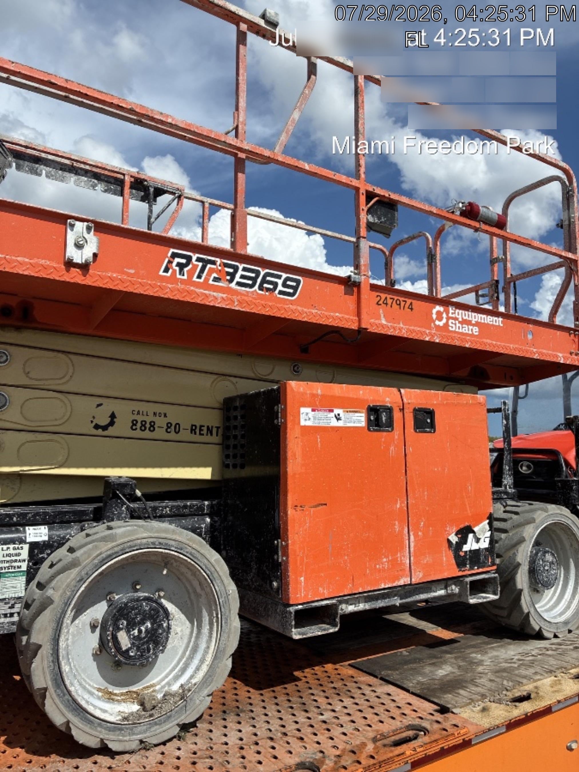 2022 JLG RT3369