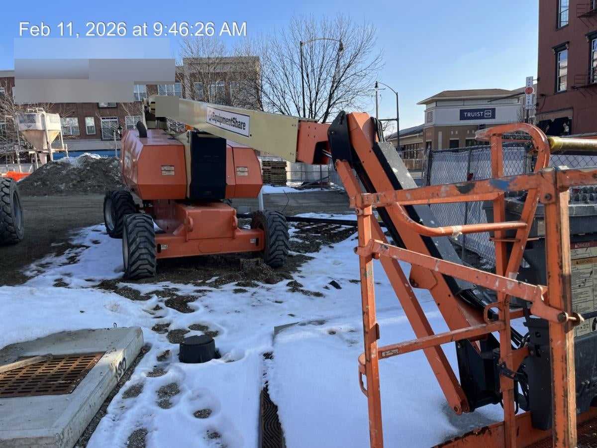2019 JLG 800AJ
