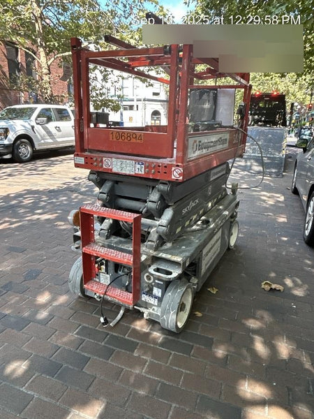 2020 Skyjack SJIII-3219 Solid NM Tires, Half height spring hinged entry gate, Dual Beacons, 800W Inverter
