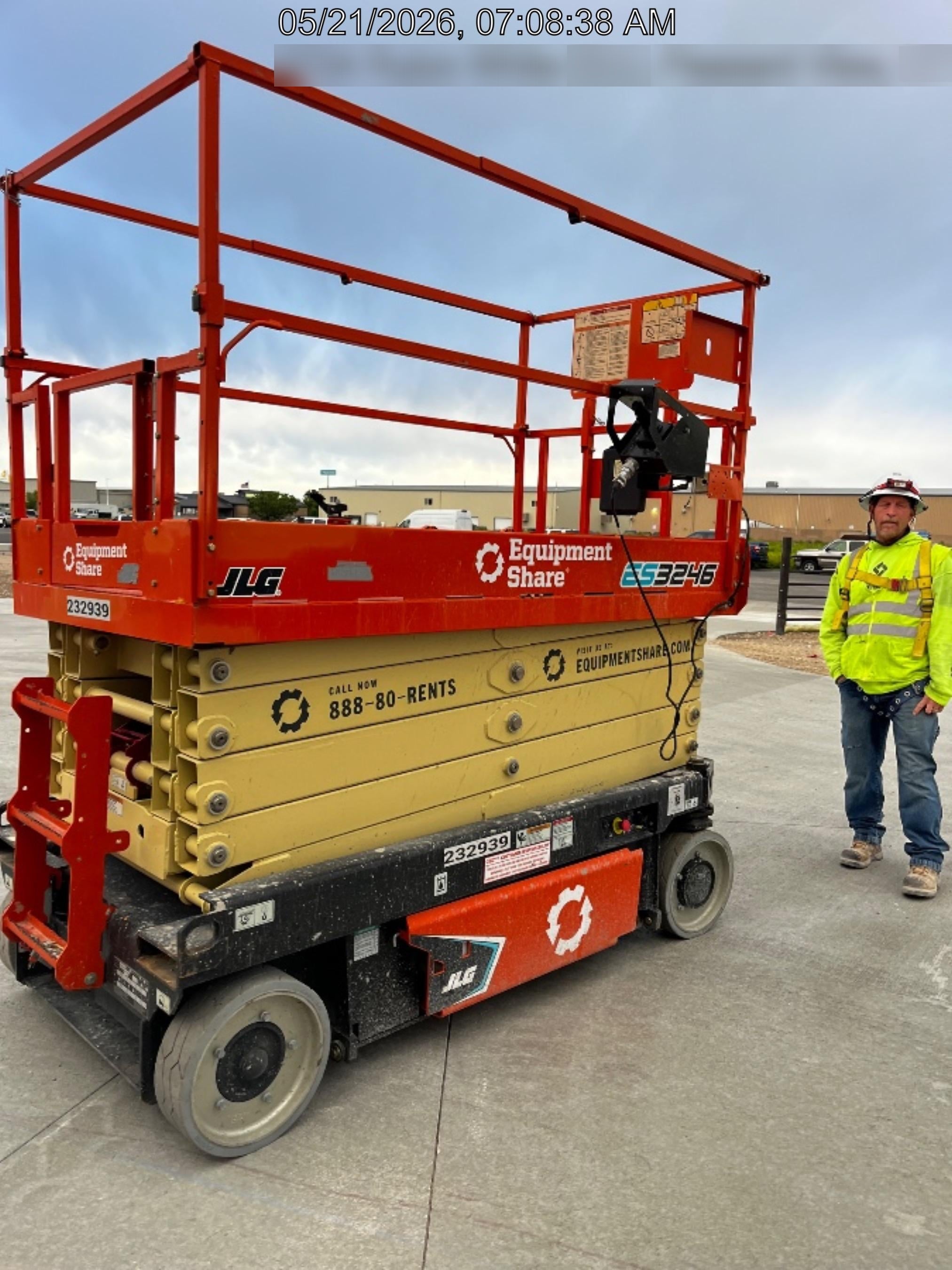 2022 JLG ES3246