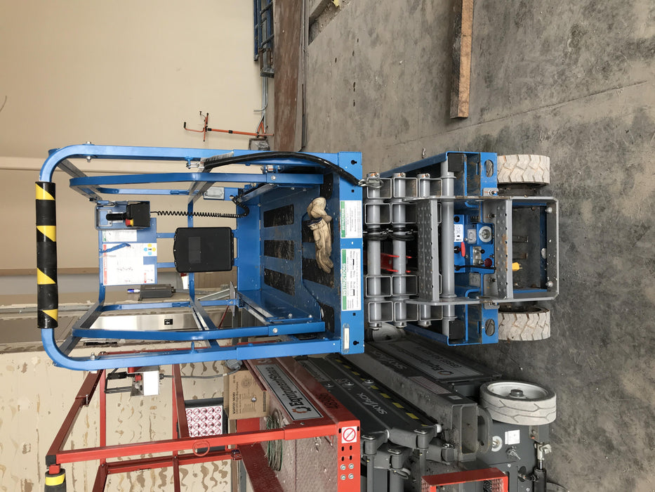 2019 Genie GS-1930 Fixed rails with chain Entry