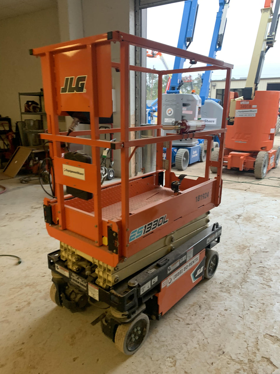 2021 JLG ES1330L