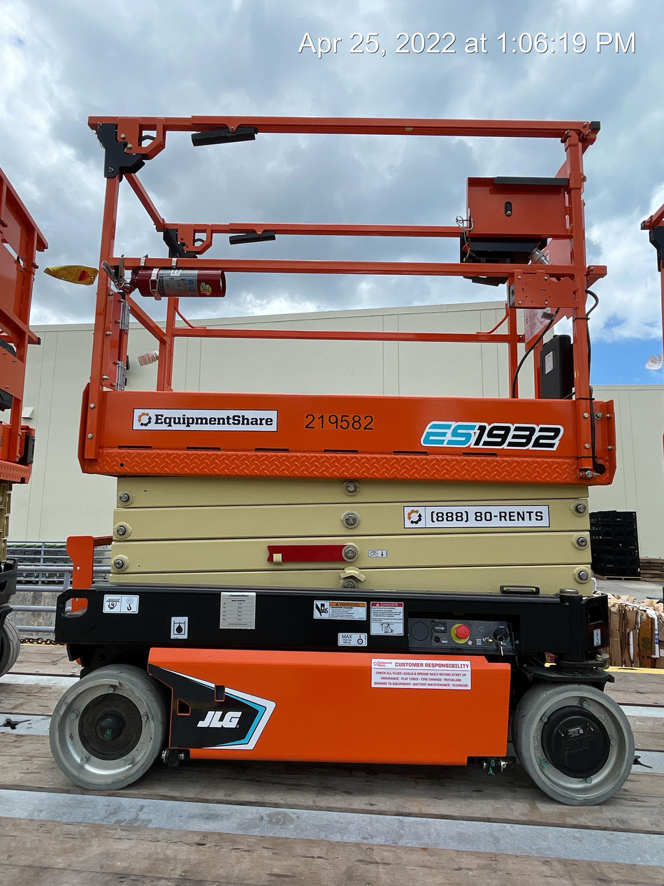 2022 JLG ES1932