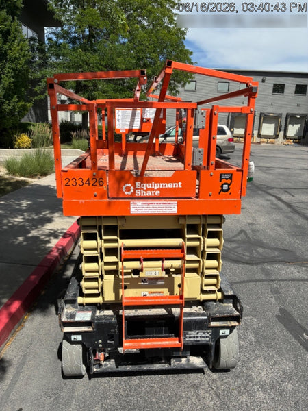 2022 JLG ES3246