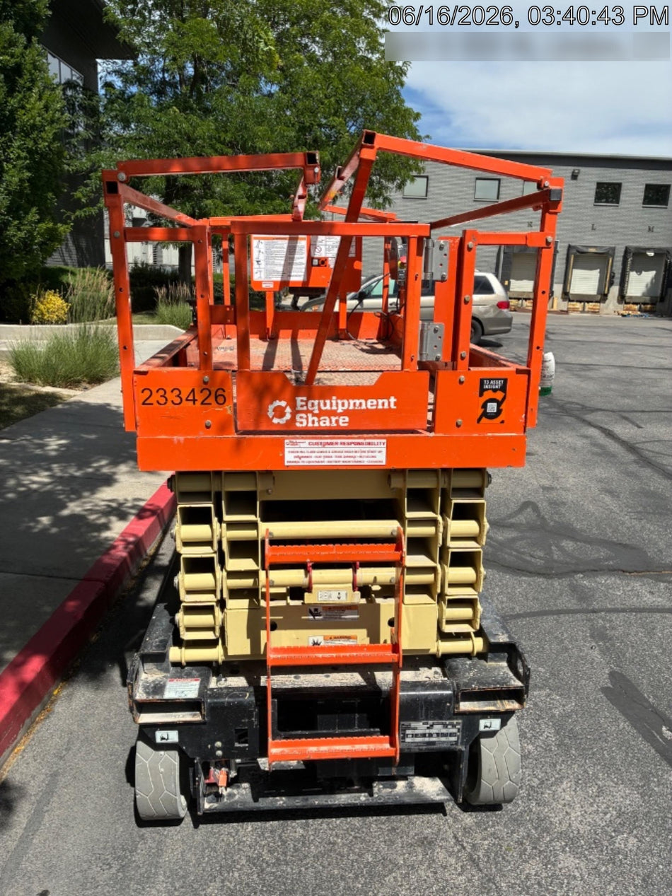 2022 JLG ES3246