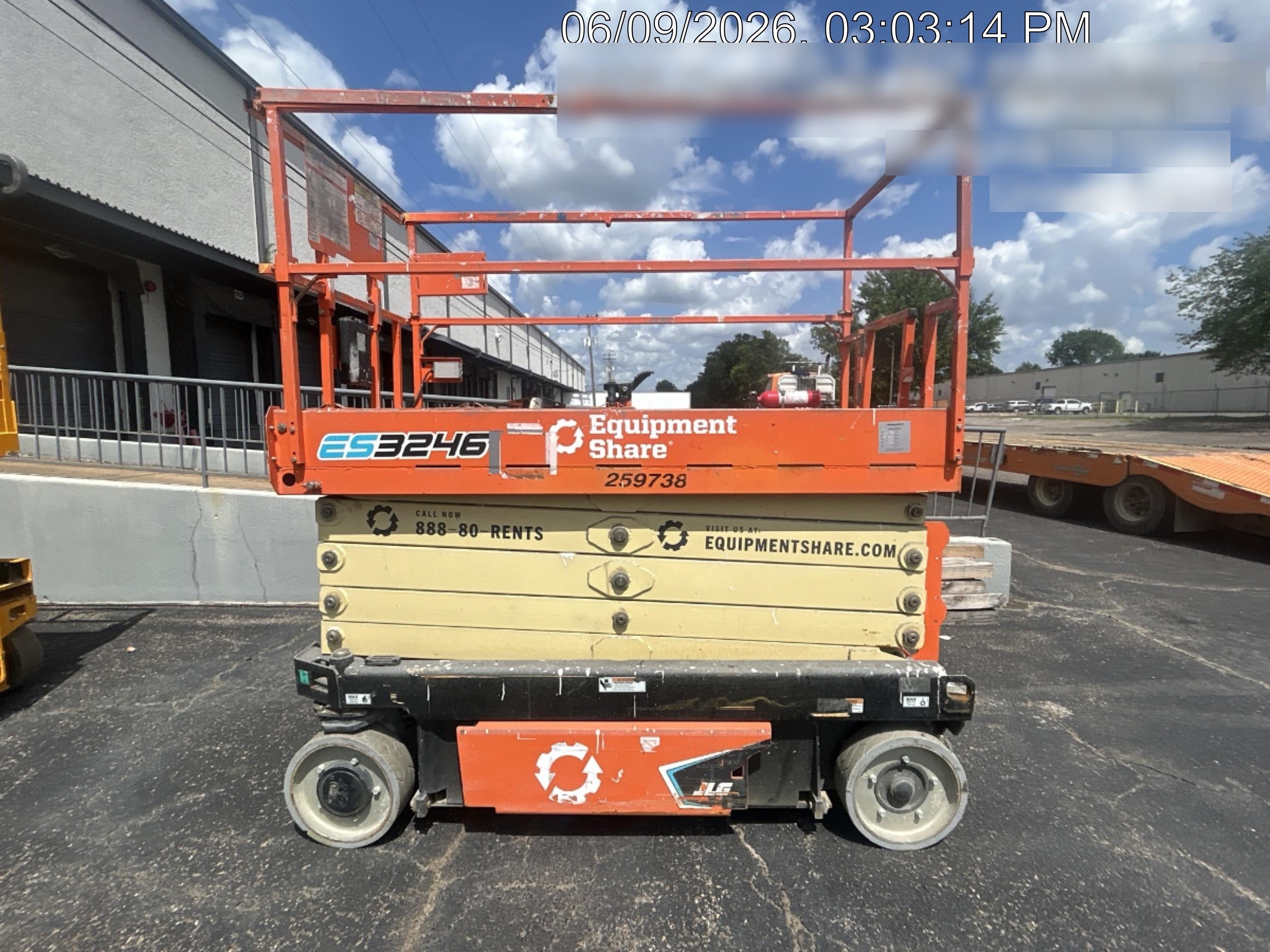 2022 JLG ES3246