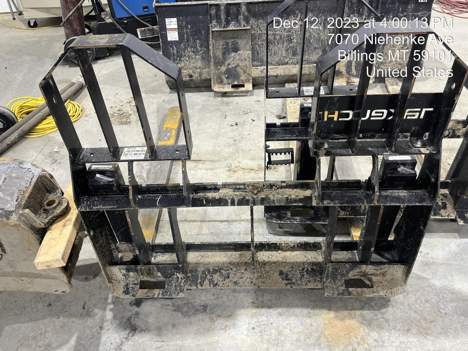 2022 TAKEUCHI 48" Pallet Forks - Takeuchi