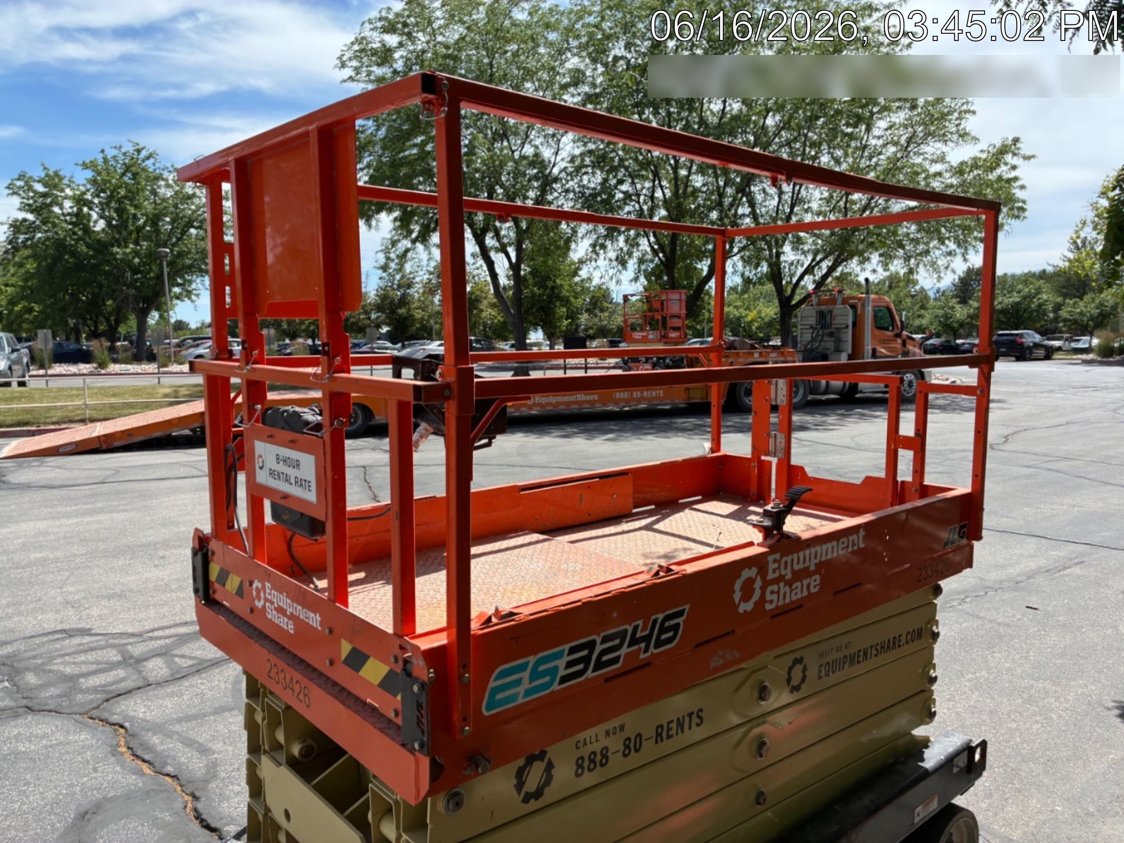 2022 JLG ES3246