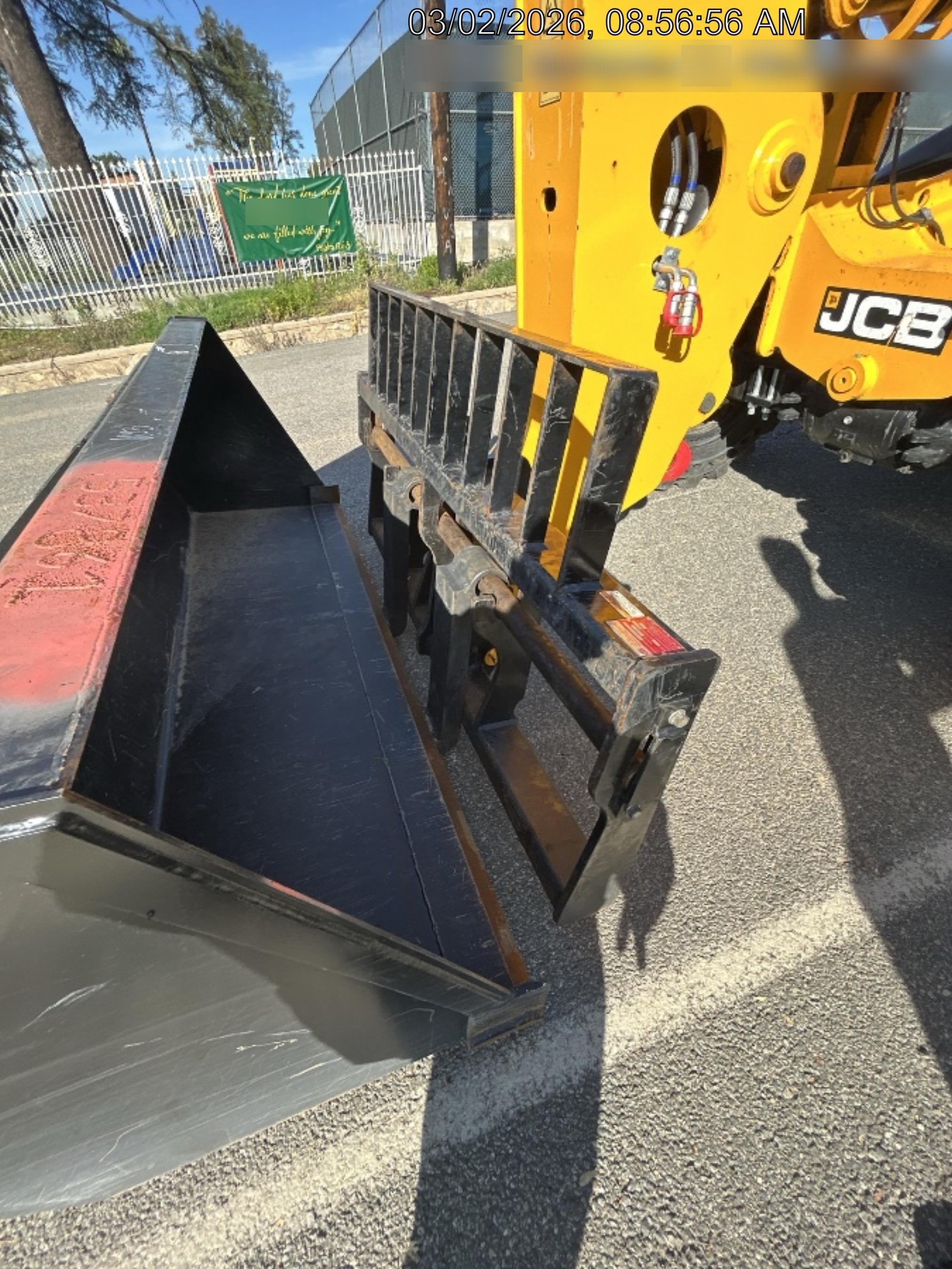 2025 JLG 1001100823