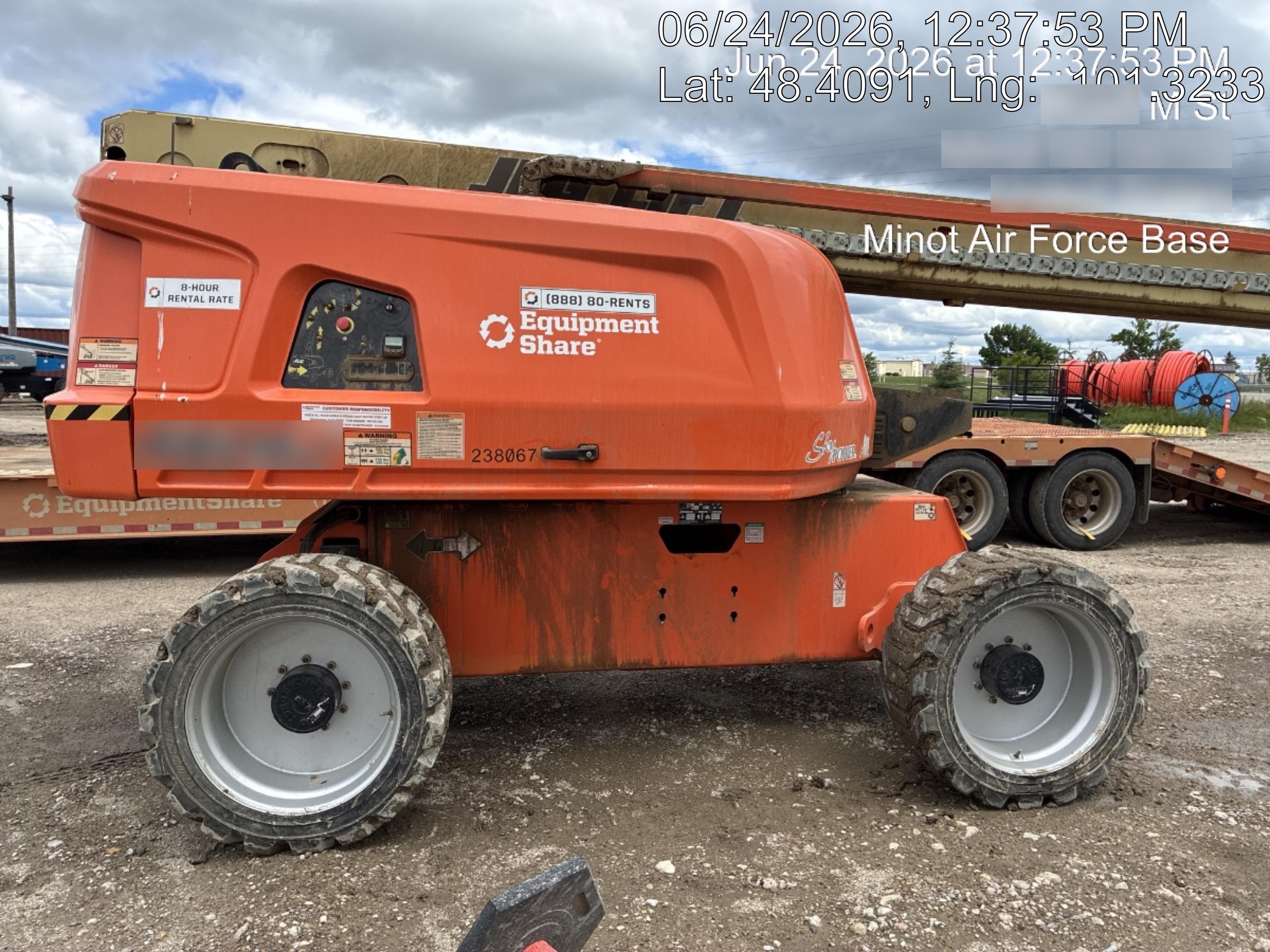 2022 JLG 660SJ