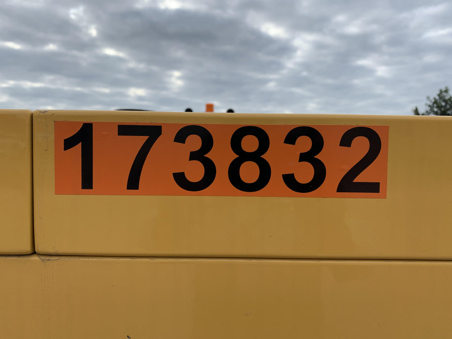 2021 Vac-Tron LP573XDT T4 Koehler Diesel Engine, 500 Gallon Debris Tank, x2 100 Gallon Water Tanks