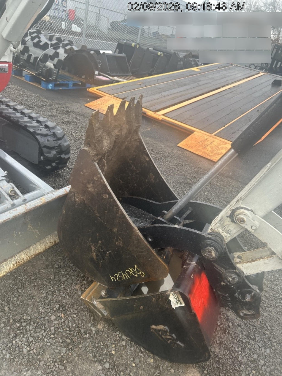 2025 TAKEUCHI 24" Bucket Takeuchi