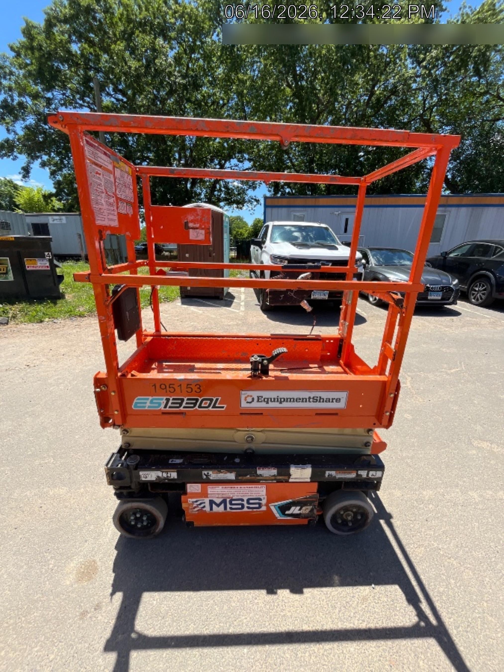 2021 JLG ES1330L