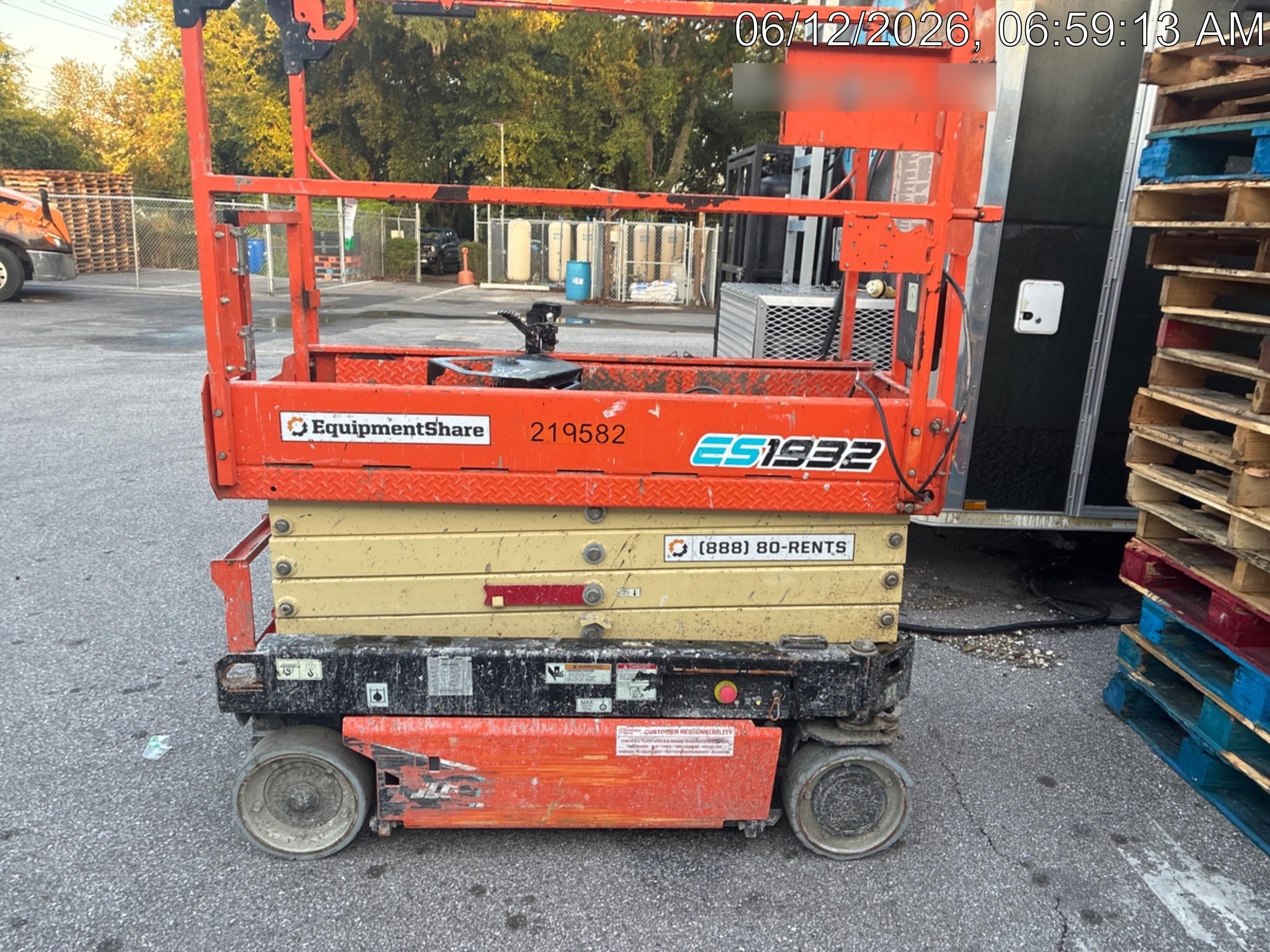 2022 JLG ES1932