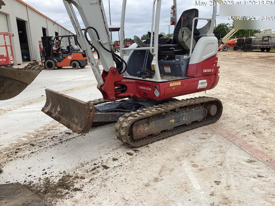 2021 TAKEUCHI TB235-2R