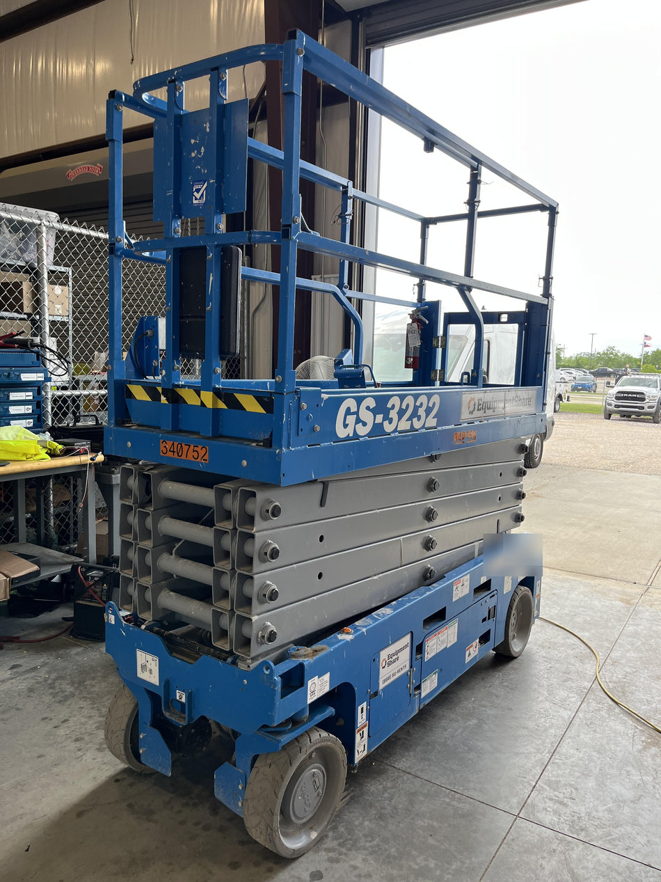 2023 GENIE GS-3232