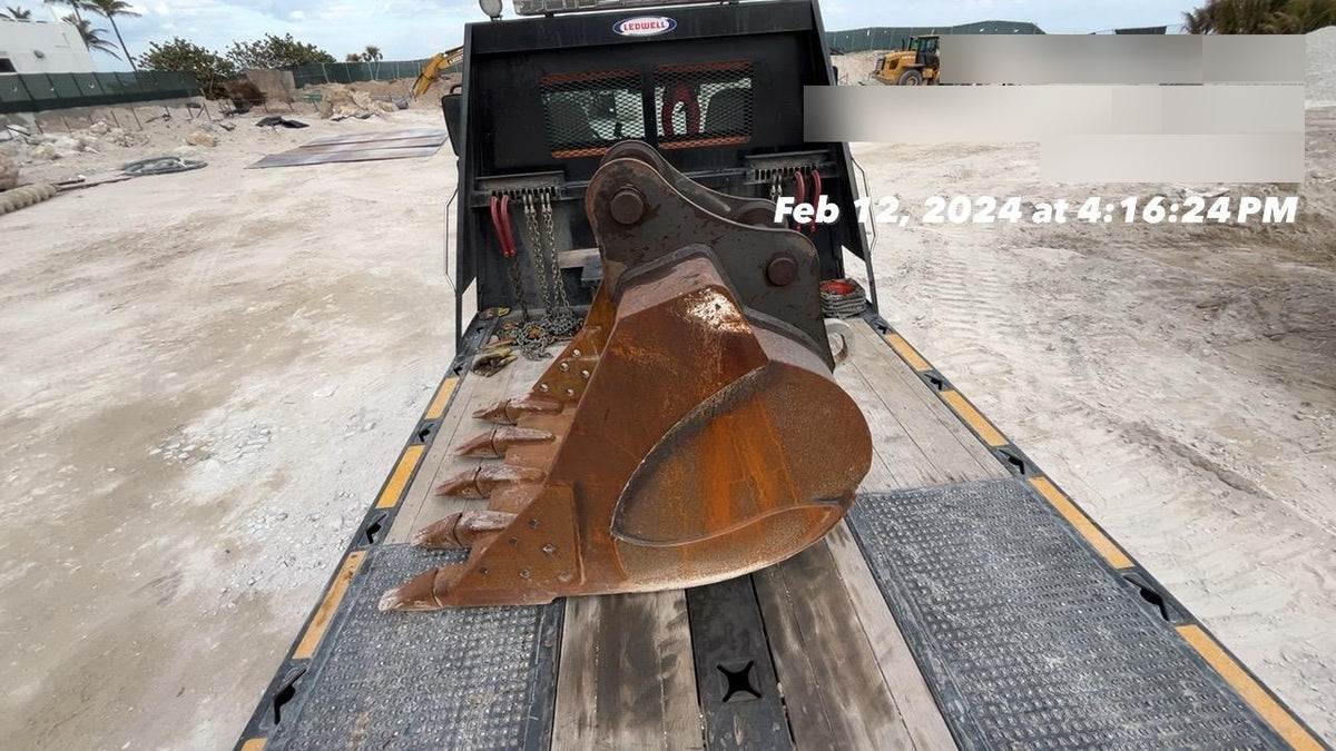 2015 CASE 42" Bucket - Case