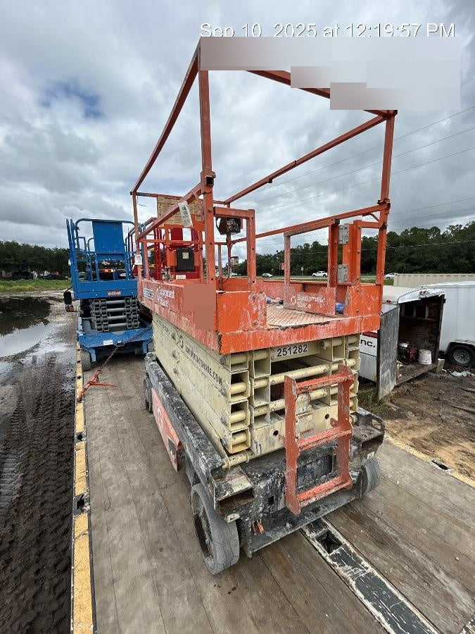 2022 JLG ES3246