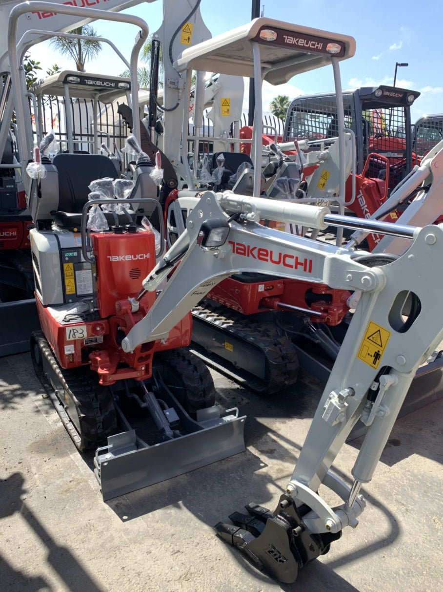 2022 TAKEUCHI TB210R