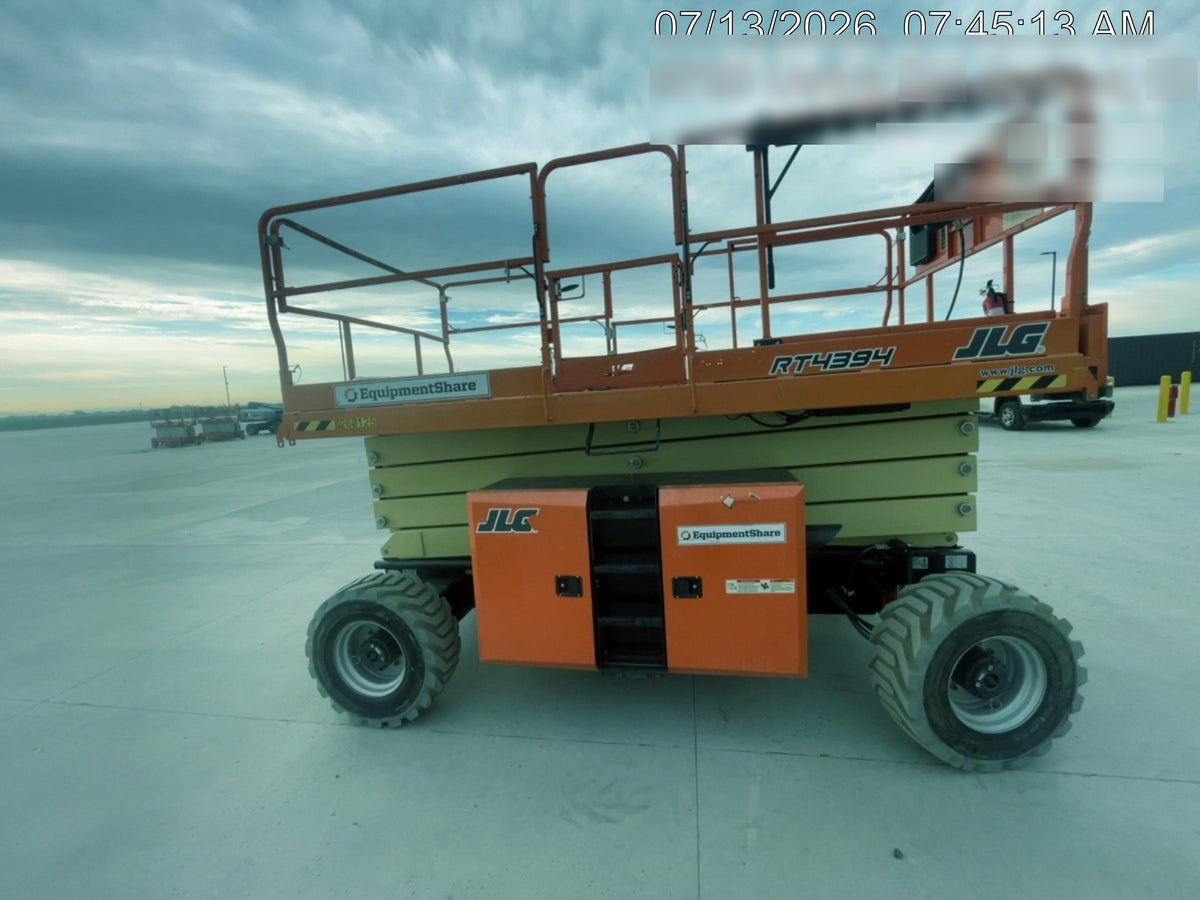 2022 JLG 4394RT