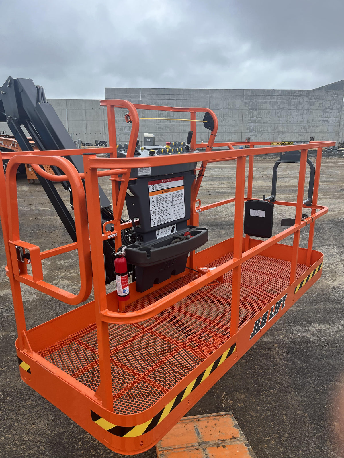 2023 JLG 800AJ