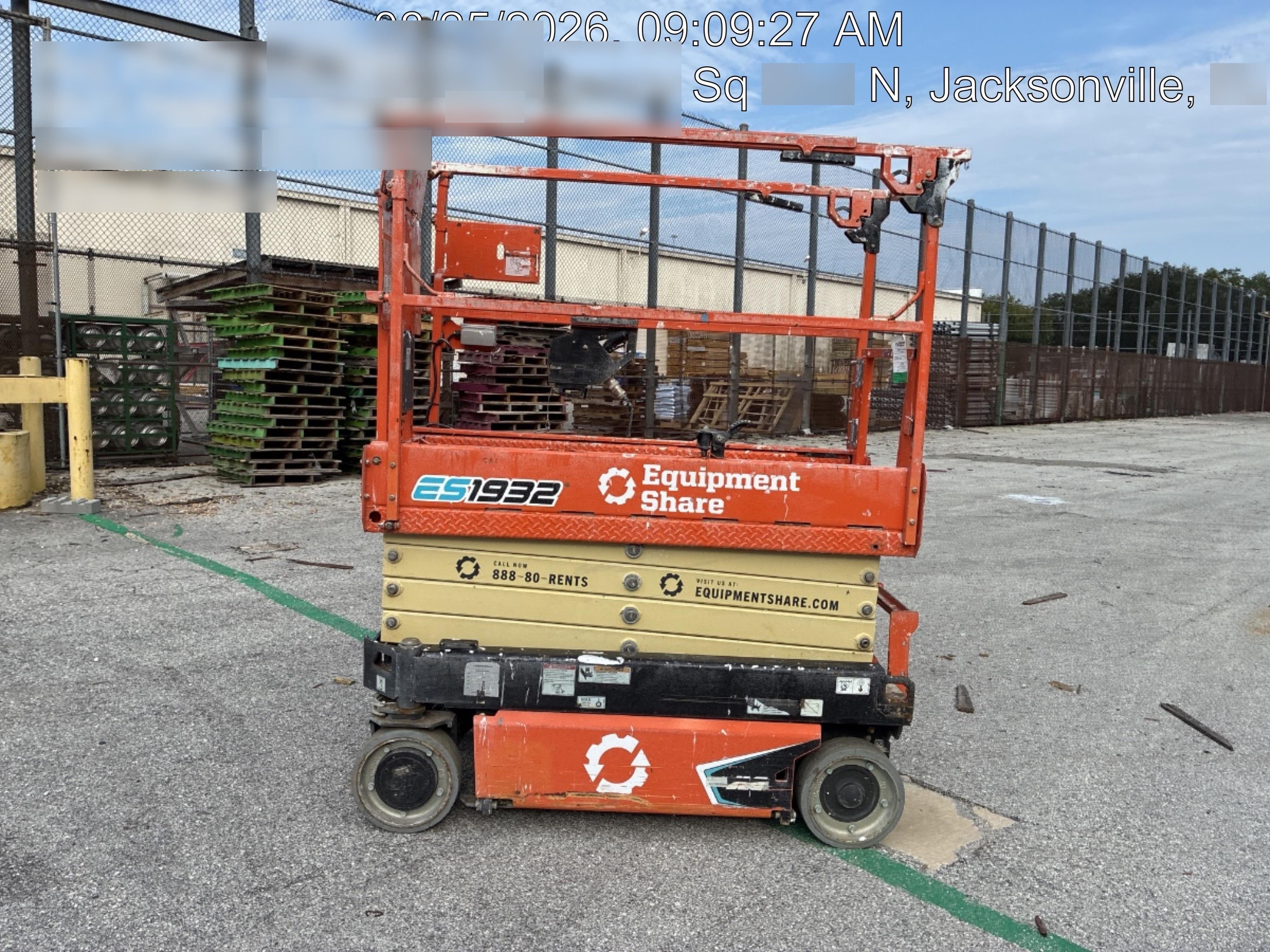 2023 JLG ES1932