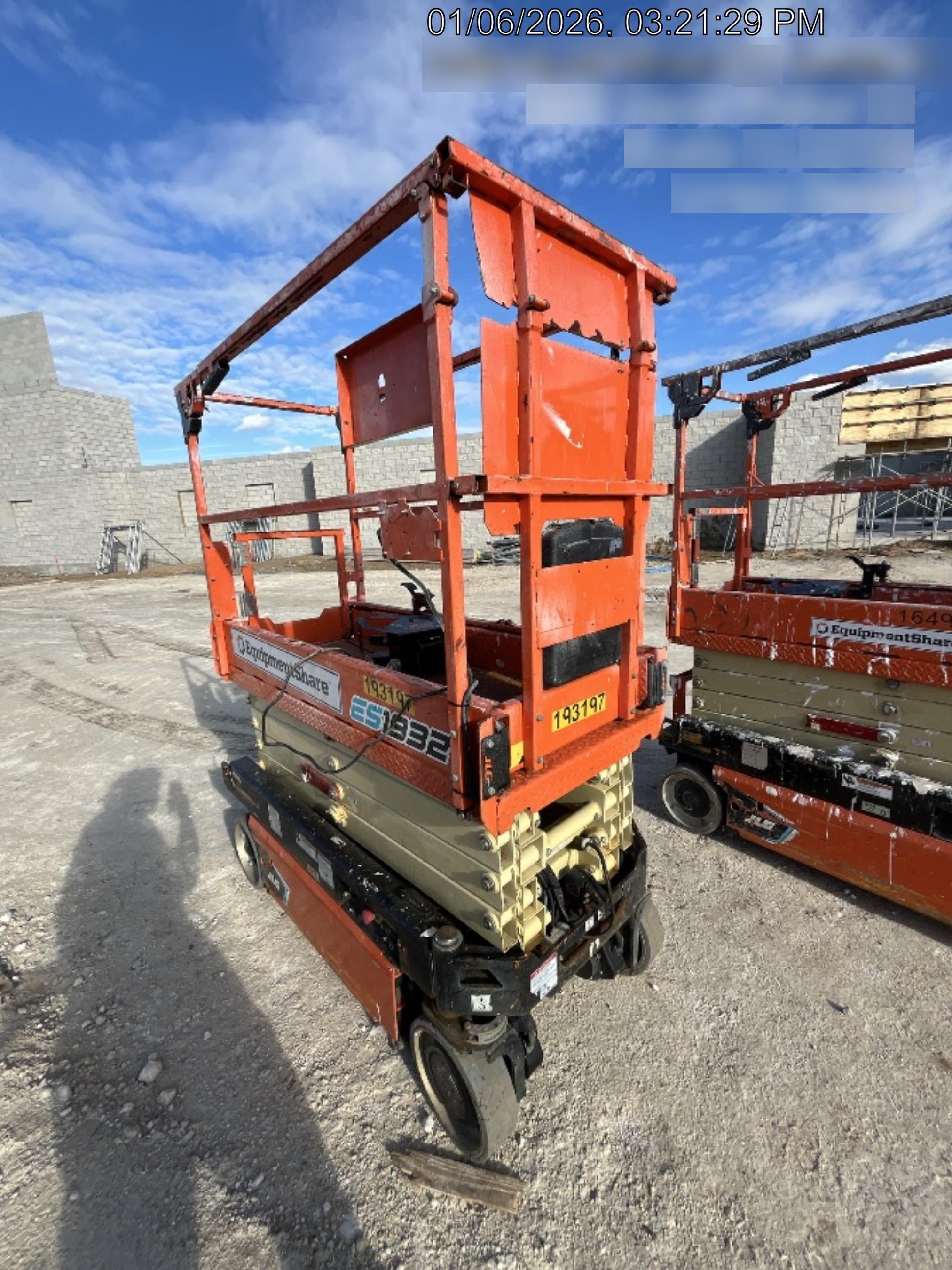 2021 JLG ES1932