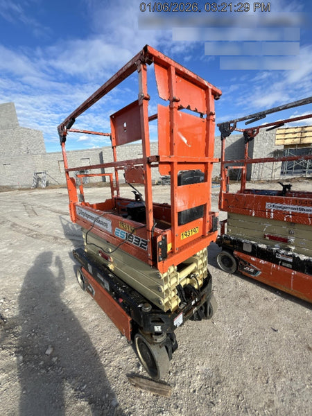 2021 JLG ES1932