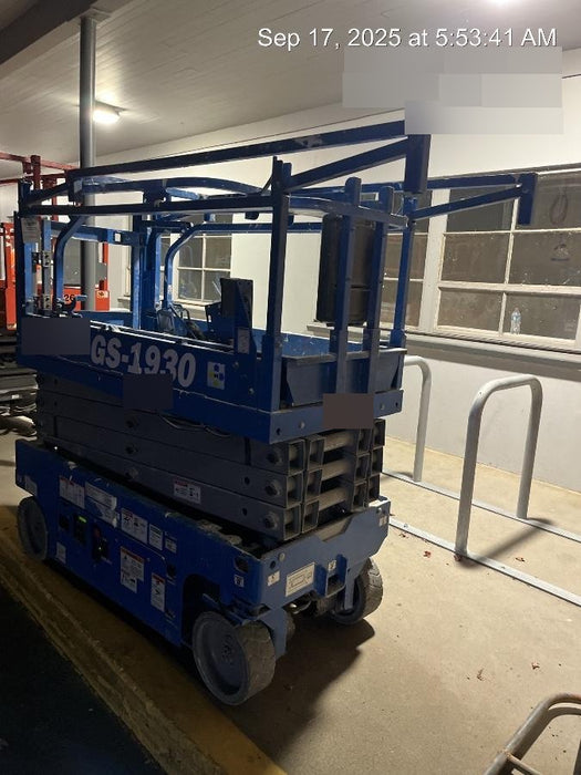 2020 Genie GS-1930 Solid Non Marking Tires, Beacon, Folding rails with half height swing gate, 800W Inverter