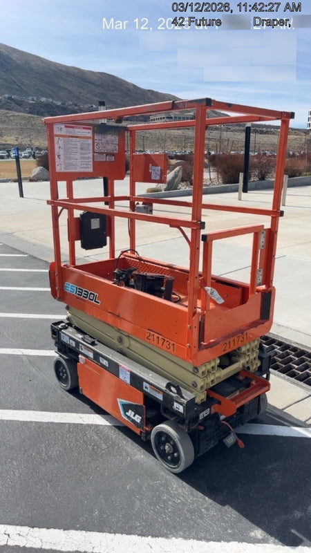 2022 JLG ES1330L