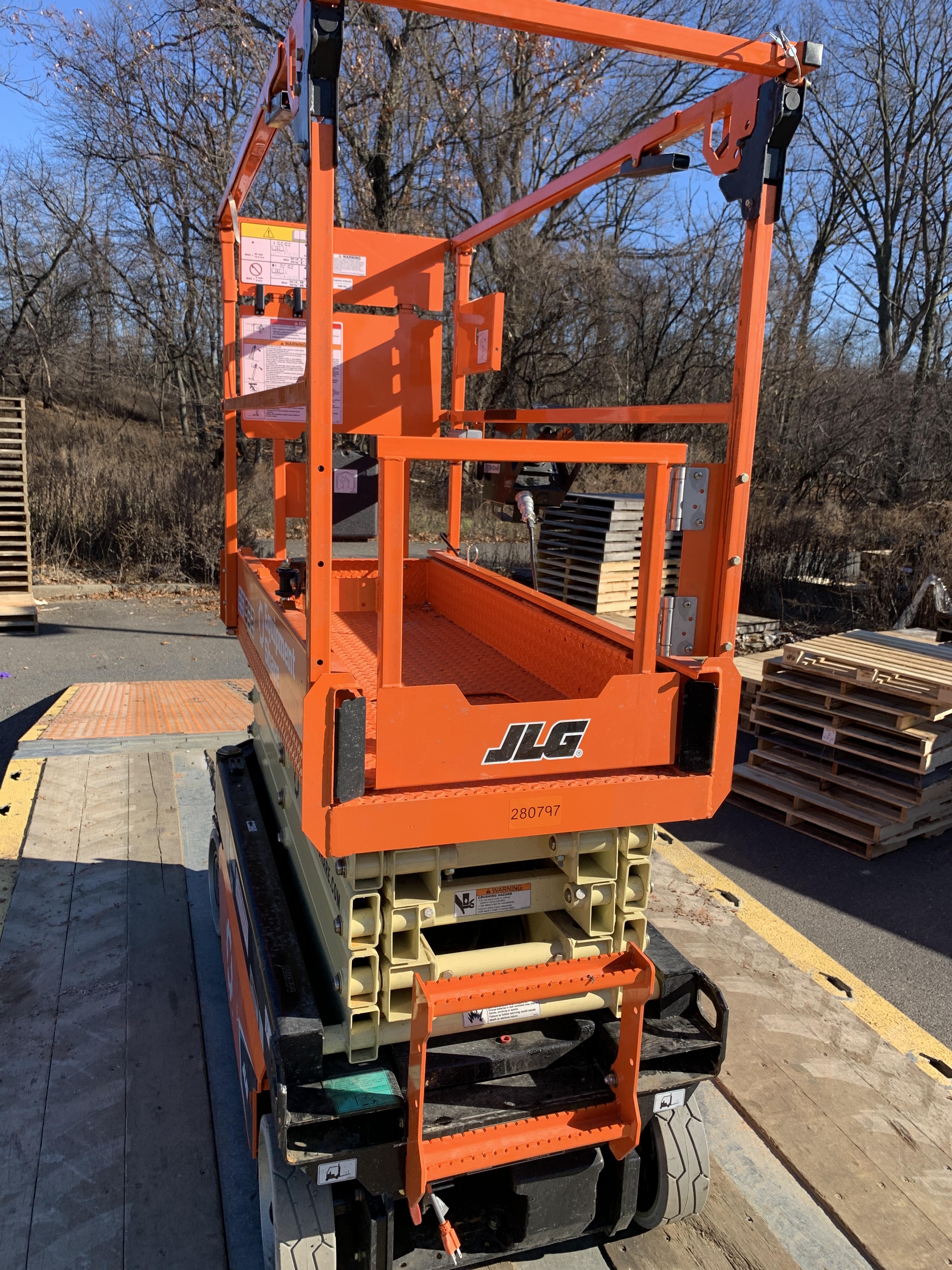 2022 JLG ES1932