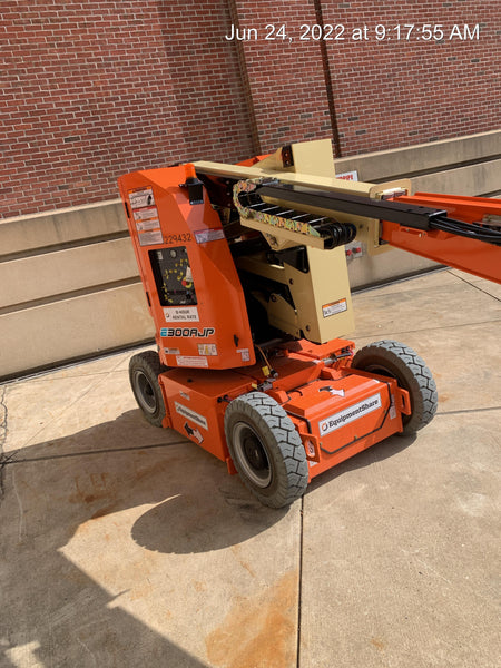 2022 JLG E300AJP