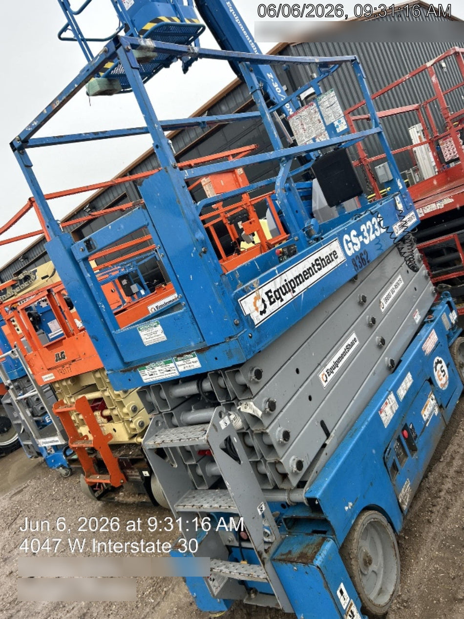 2018 Genie GS-3232 Genie GS3232 Lift w/Folding Rails and Swing Gate