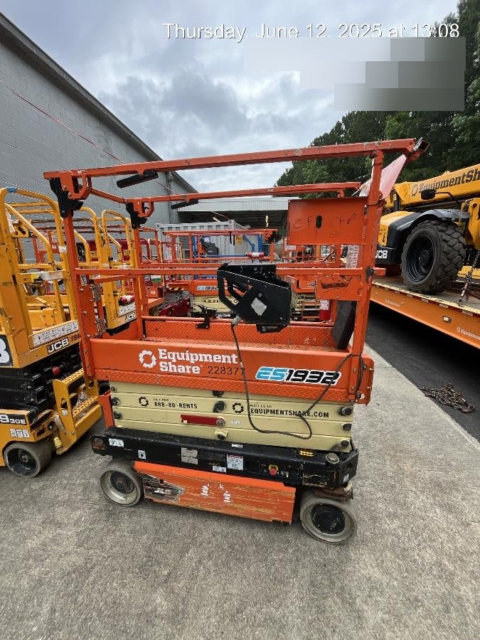 2022 JLG ES1932