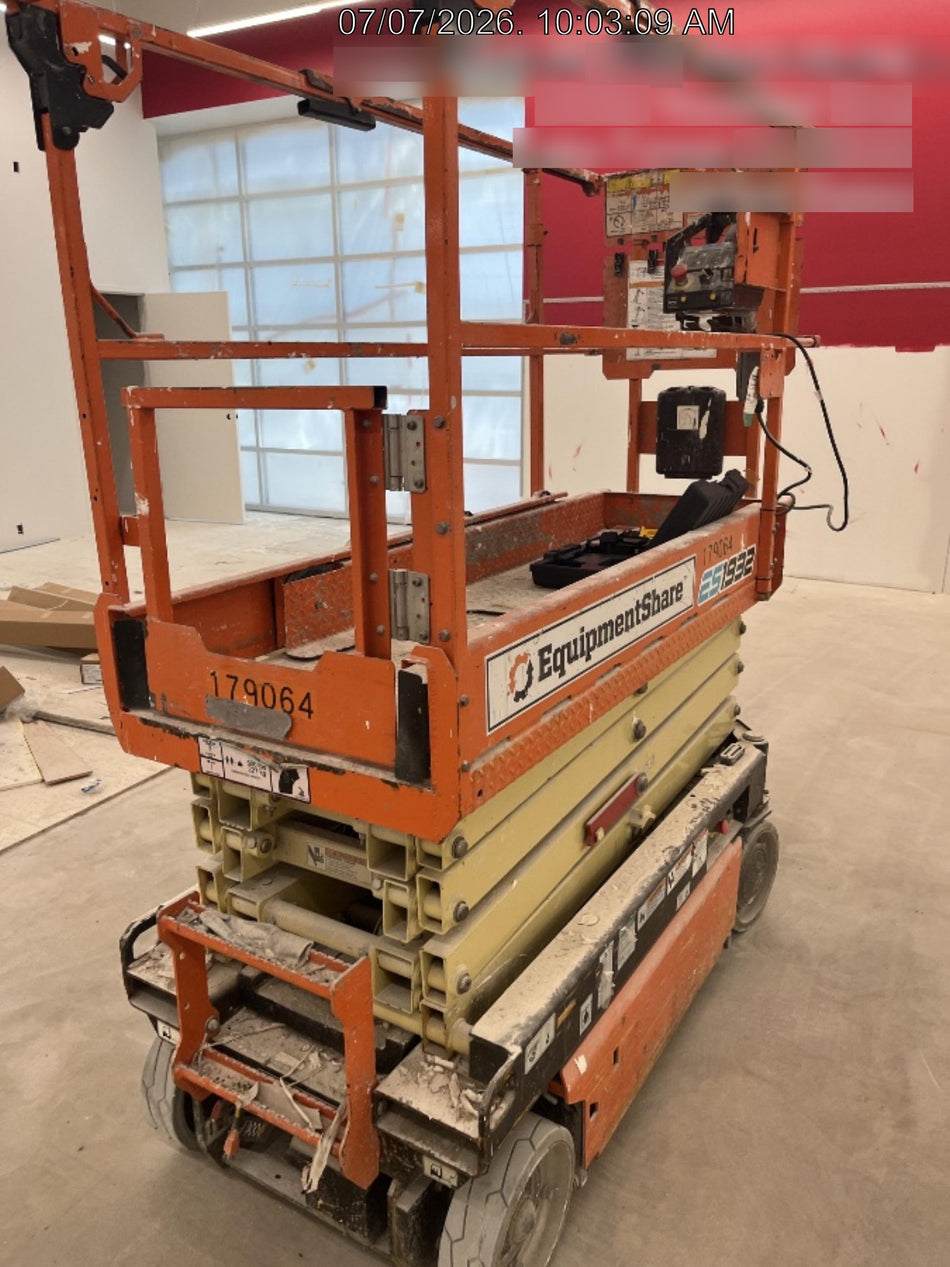2021 JLG ES1932