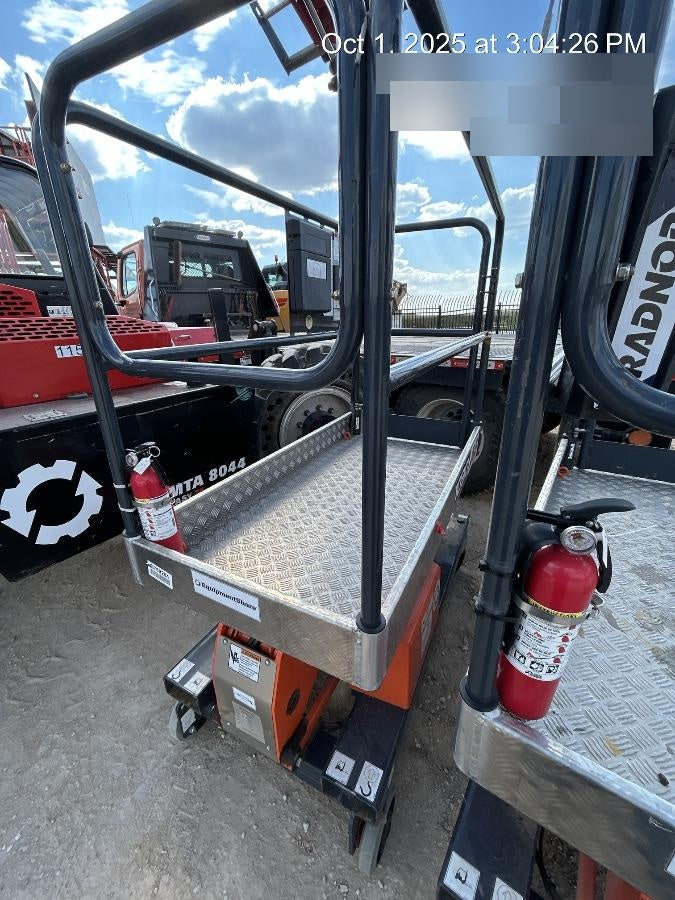 2023 JLG 1030P