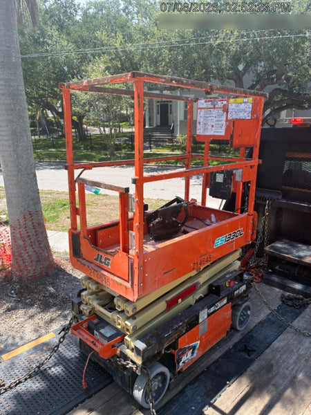 2022 JLG ES1330L