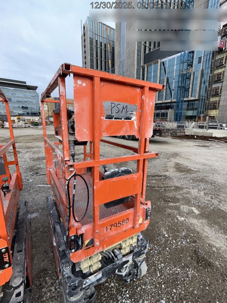 2021 JLG ES1330L