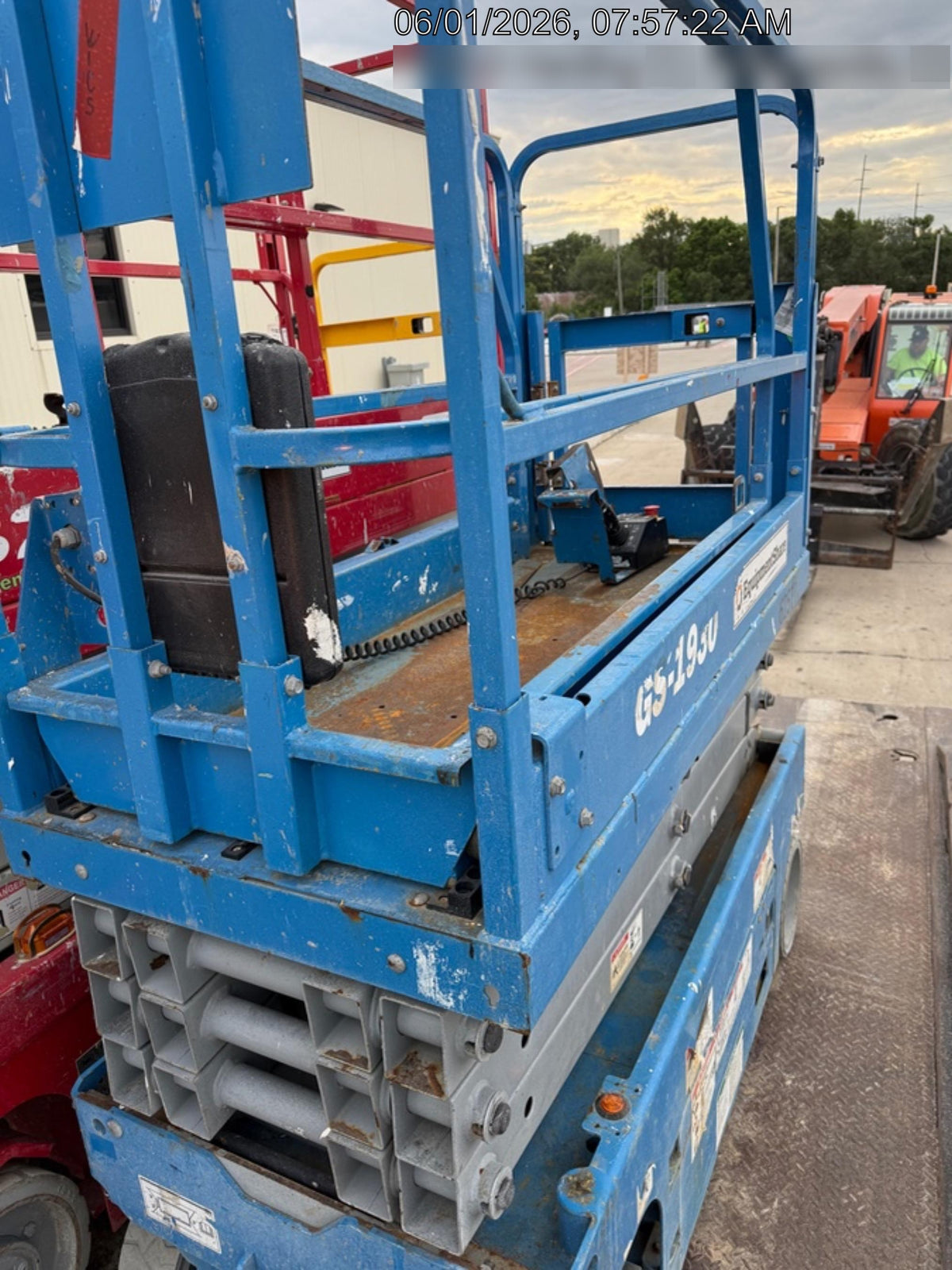 2020 Genie GS-1930 Solid Non Marking Tires, Beacon, Folding rails with half height swing gate