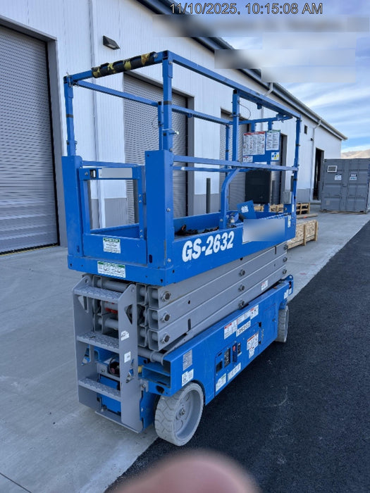 2020 Genie GS-2632 Solid NM Tires, Folding Rails with Half-Height Swing Gate, Beacon, 800W Invertor